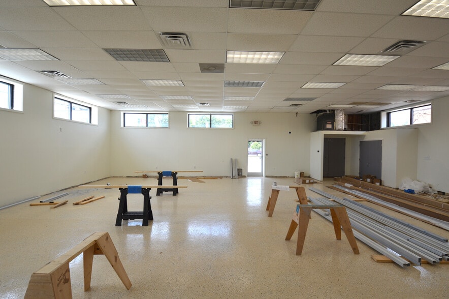 More Photos Of 1042 E Lindsay St, Greensboro Light Manufacturing For Sale