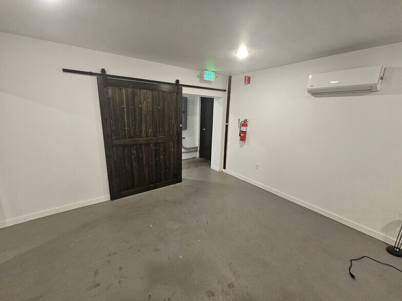 More Photos Of 5833 NE Portland Hwy, Portland Flex For Sale