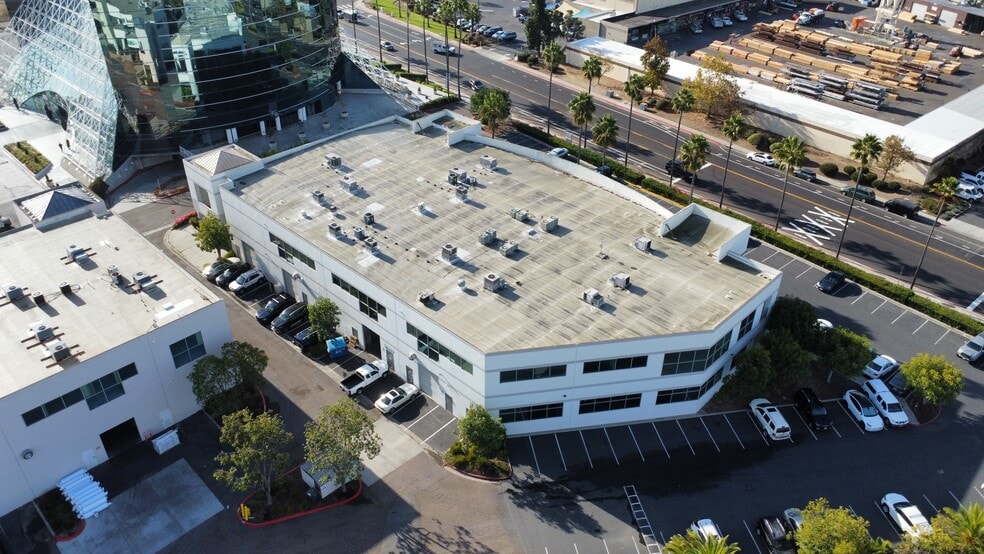 More Photos Of 7630 Carroll Rd, San Diego Showroom For Lease