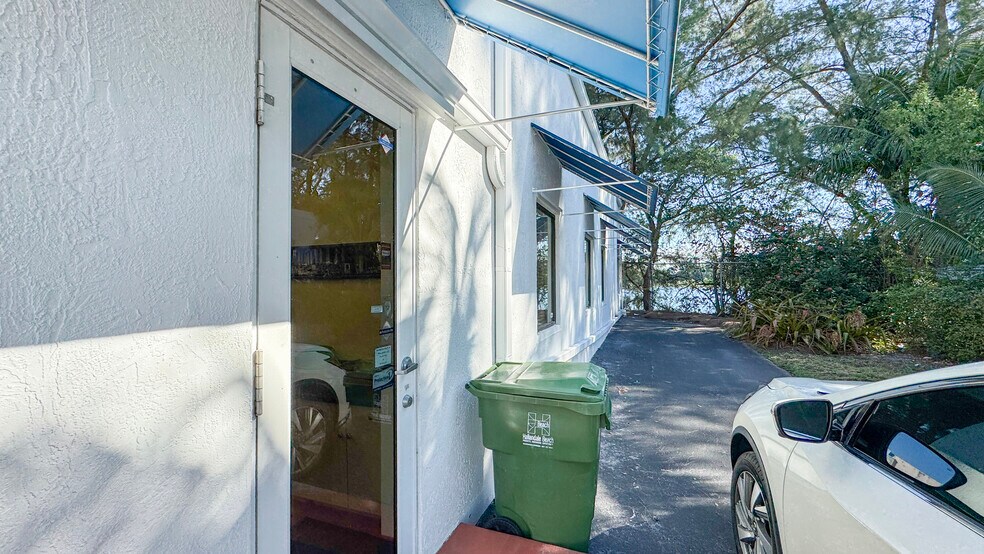 More Photos Of 401-425 NW 10th Ter, Hallandale Beach Flex For Sale