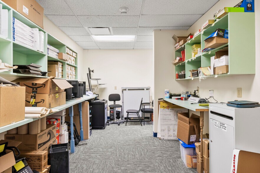 More Photos Of 25 Delaware Ave, Delmar Office For Sale
