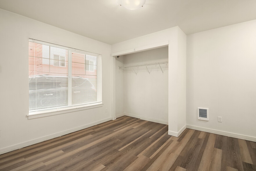 More Photos Of 4218 Pasadena Pl NE, Seattle Apartments For Sale