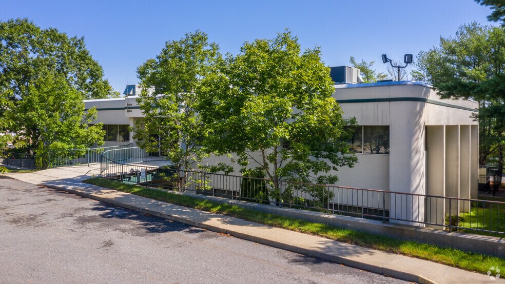More Photos Of 49 State Rd, Dartmouth Medical For Lease