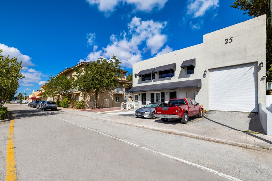 More Photos Of 25 E 4th St, Hialeah Office For Lease