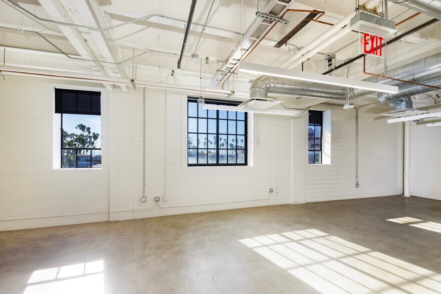 More Photos Of 25 E Mason St, Santa Barbara Research And Development For Lease