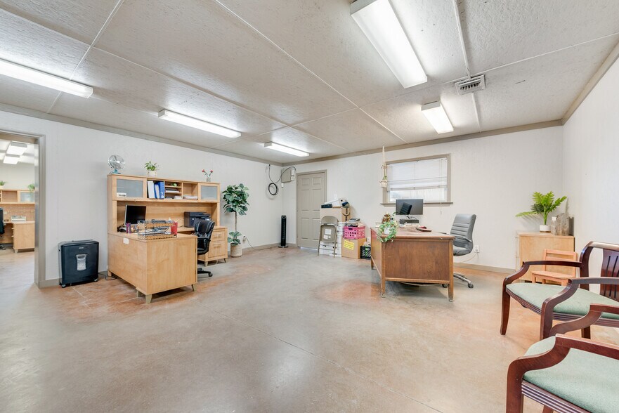 More Photos Of 4331 Cement Valley Rd, Midlothian Warehouse For Sale