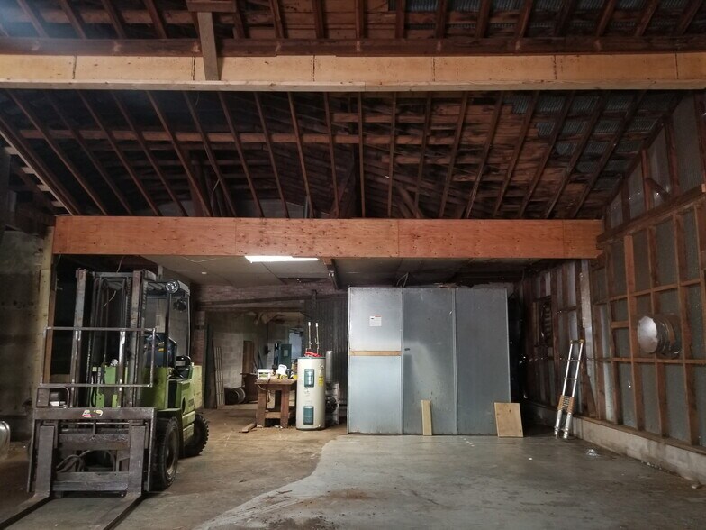 More Photos Of 990 Red Bud Dr, Warsaw Service For Sale