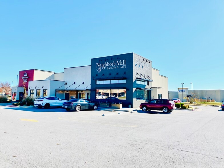 More Photos Of 2090 W Pleasant Grove Rd, Rogers Freestanding For Lease