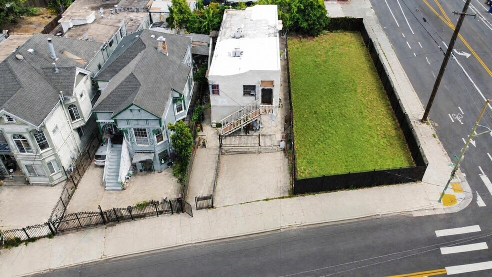More Photos Of 2051 23rd Ave, Oakland Apartments For Sale
