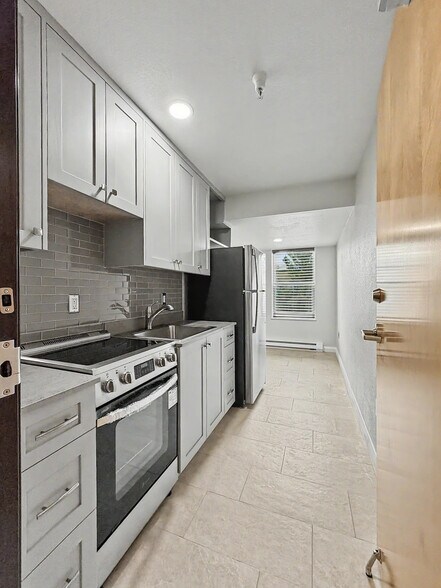 More Photos Of 21 Bisbee Ct, Santa Fe Warehouse For Lease