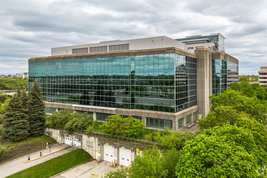 More Photos Of 555 Boul Carriere, Gatineau Office For Sale
