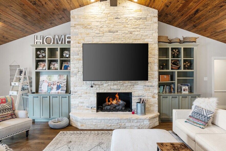 More Photos Of 608 W Morse St, Fredericksburg Specialty For Sale