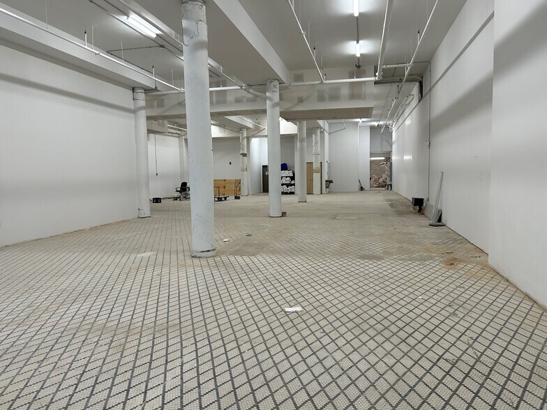 More Photos Of 17 S Wabash Ave, Chicago Loft Creative Space For Lease