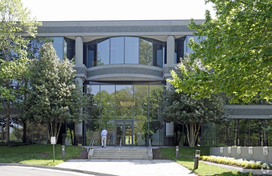 More Photos Of 9011 Arboretum Pky, Richmond Office For Lease