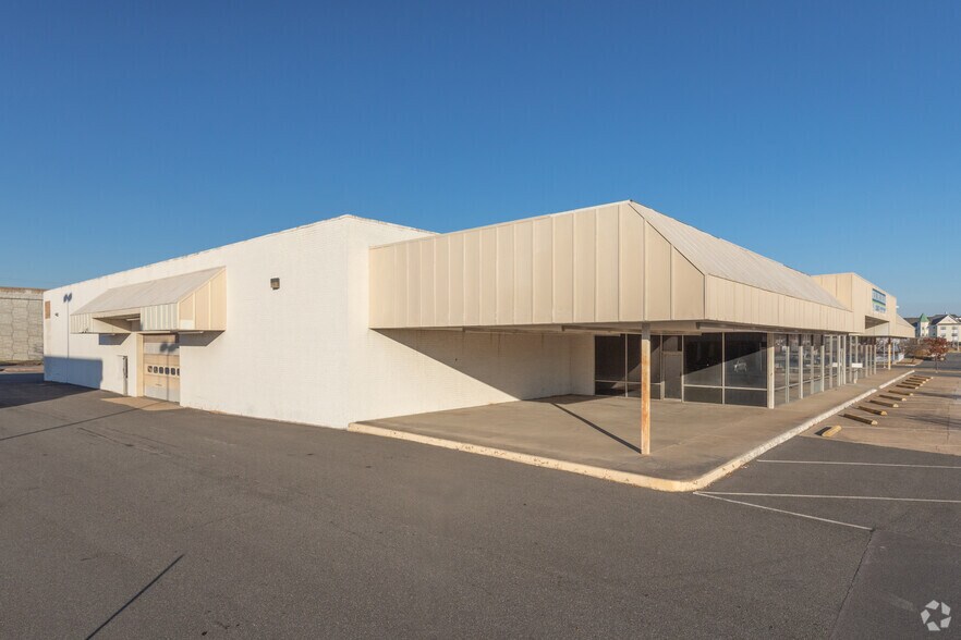 More Photos Of 6660 Springfield Mall, Springfield General Retail For Sale