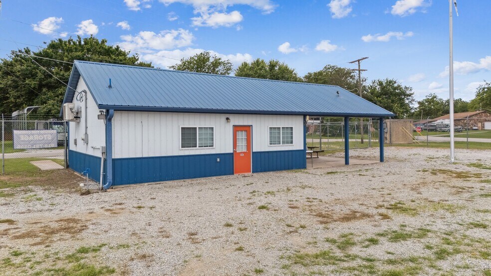 More Photos Of 100 Main St, Bernice Self Storage For Sale