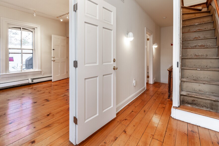 More Photos Of 24 N Main St, Lambertville Office For Sale