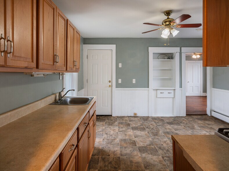 More Photos Of 7 Bridge St, Billerica Office For Sale