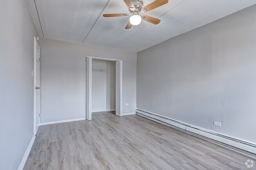 More Photos Of 2610 Marigold Dr, Sauk Village Apartments For Sale