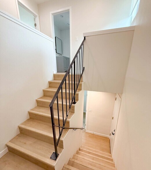 More Photos Of 1302 Amethyst St, Redondo Beach Apartments For Sale