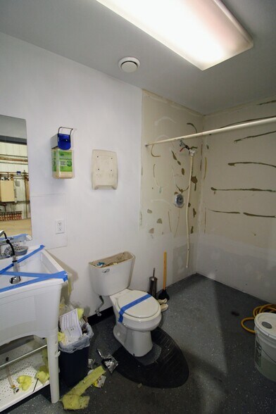 More Photos Of 8401 NW 282nd St, Berthold Warehouse For Sale