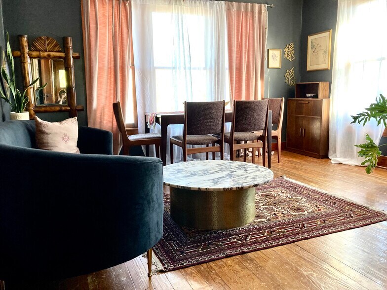 More Photos Of 215 N Comanche St, San Marcos Storefront Retail Office For Sale