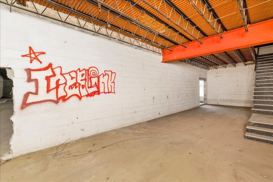 More Photos Of 2025-2027 Center Point Pky, Birmingham Freestanding For Sale