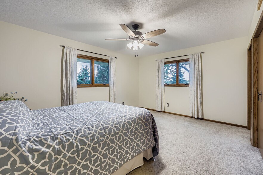 More Photos Of 198 35th St NE, Buffalo Warehouse For Sale