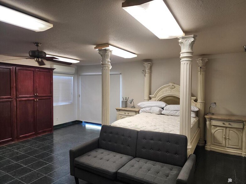 More Photos Of 877 W 8th St, Yuma Auto Dealership For Sale