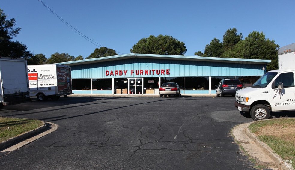 More Photos Of 7321 Tara Blvd, Jonesboro Freestanding For Sale