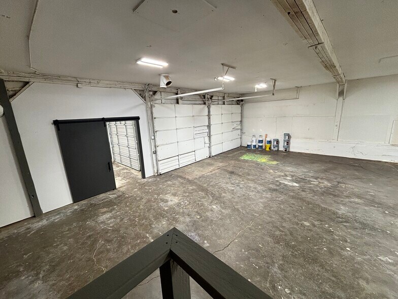 More Photos Of 446 McClaine St, Silverton Warehouse For Lease