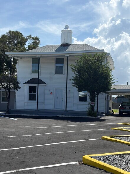 More Photos Of 208 Ridgewood Ave, Daytona Beach Hotel For Sale