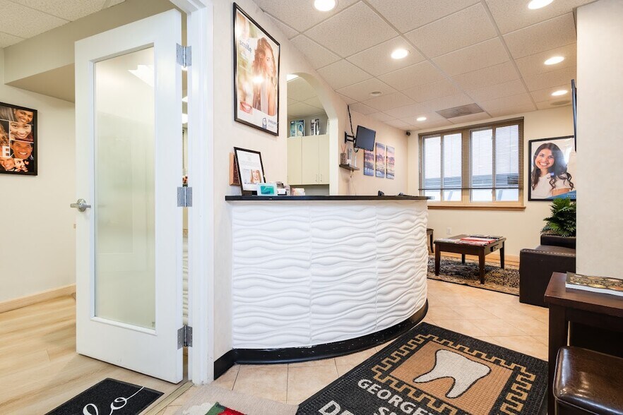 More Photos Of 4400 MacArthur Blvd NW, Washington Office For Sale