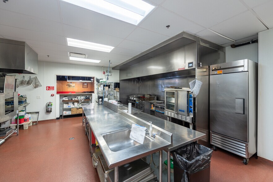 More Photos Of 1501 N Kingsbury St, Chicago General Retail For Lease