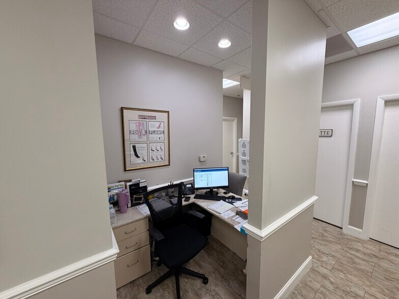 More Photos Of 670 Glades Rd, Boca Raton Medical For Sale
