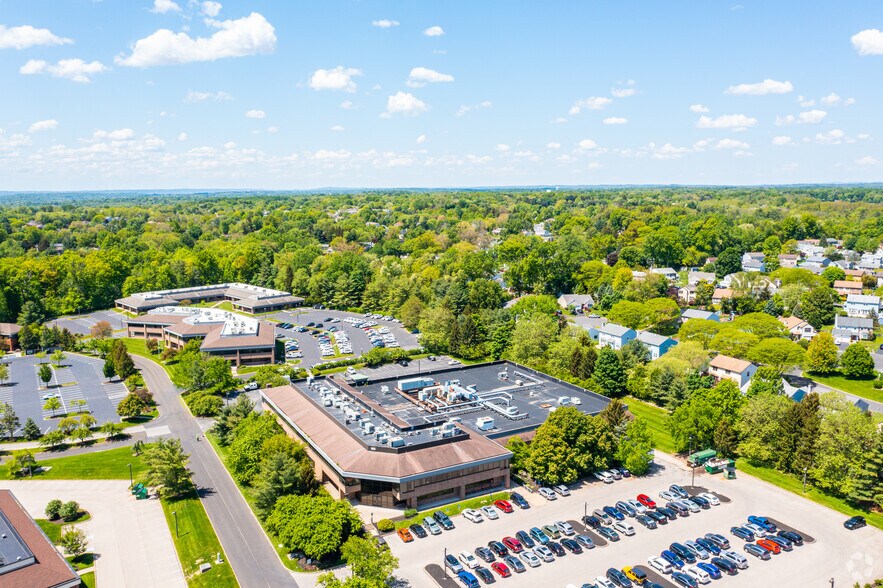 More Photos Of 900 Business Center Dr, Horsham Township Light Distribution For Sale
