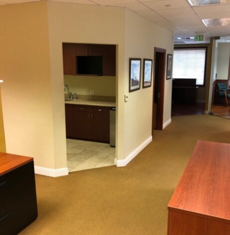 More Photos Of 511 Torrance Blvd, Redondo Beach Office For Lease