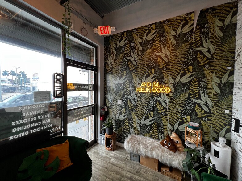 More Photos Of 717 NE 79th St, Miami Storefront Retail Office For Lease