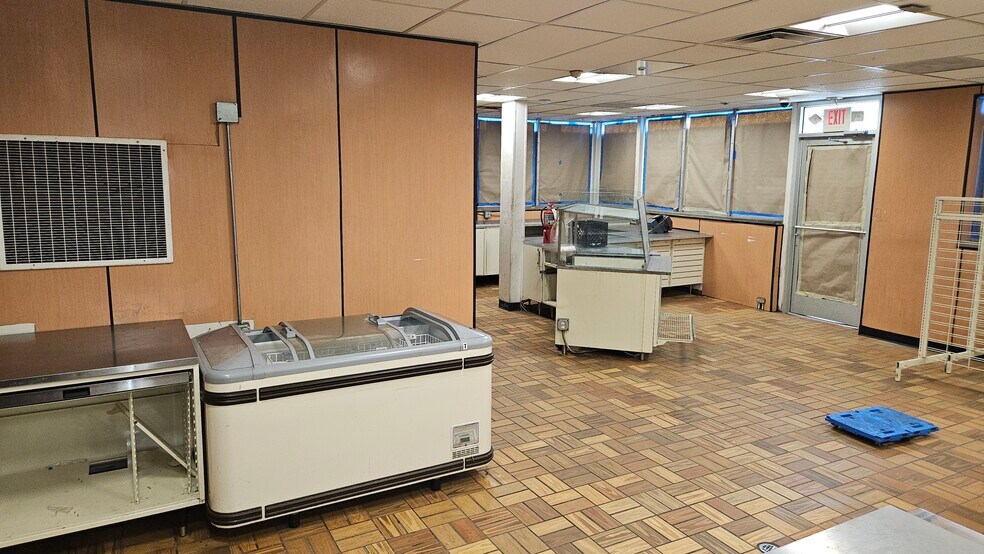 More Photos Of 301 W Main St, Saint Albans Convenience Store For Sale