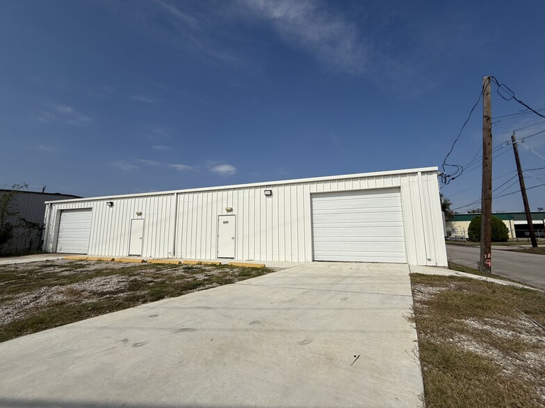 Primary Photo Of 6229 Dixie Dr, Houston Warehouse For Lease