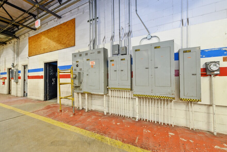 More Photos Of 3605 W 63rd St, Chicago Distribution For Lease