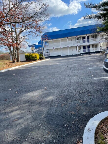 More Photos Of 633 White Horse Pike, Absecon Hotel For Sale