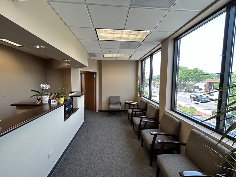 More Photos Of 5901 Dempster St, Morton Grove Office For Sale