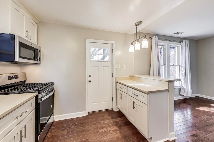 More Photos Of 212 Elm St NW, Washington Apartments For Sale