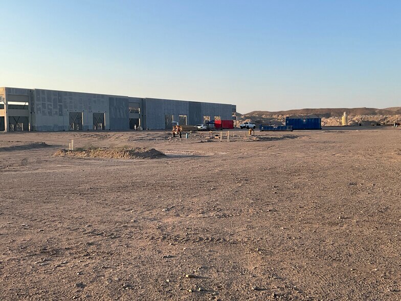 More Photos Of Laughlin Ranch Blvd, Bullhead City Warehouse For Lease