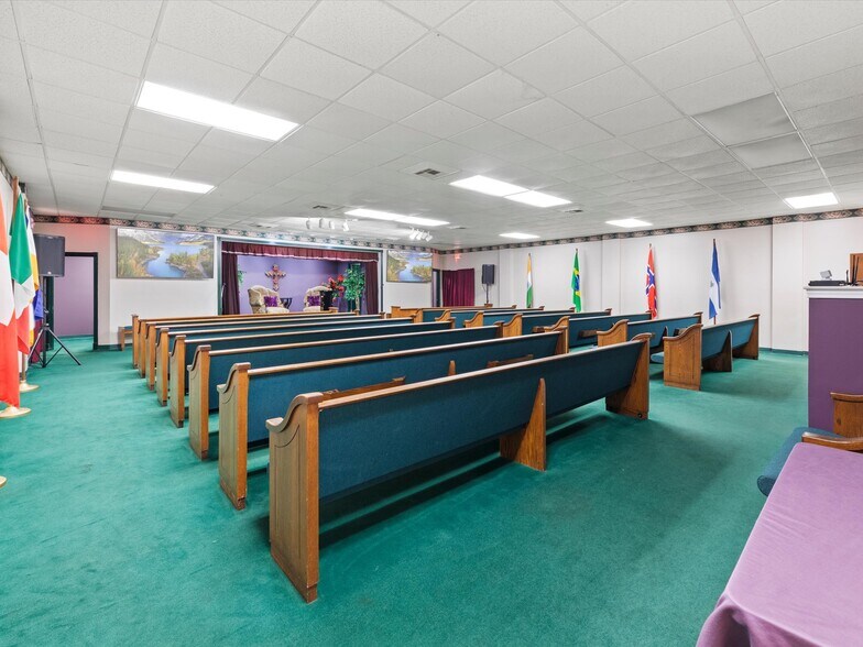 More Photos Of 121 Wood St, Sugar Land Religious Facility For Sale