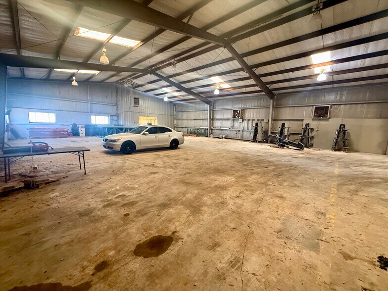 More Photos Of 2005 Tile Factory Rd, Palestine Manufacturing For Sale