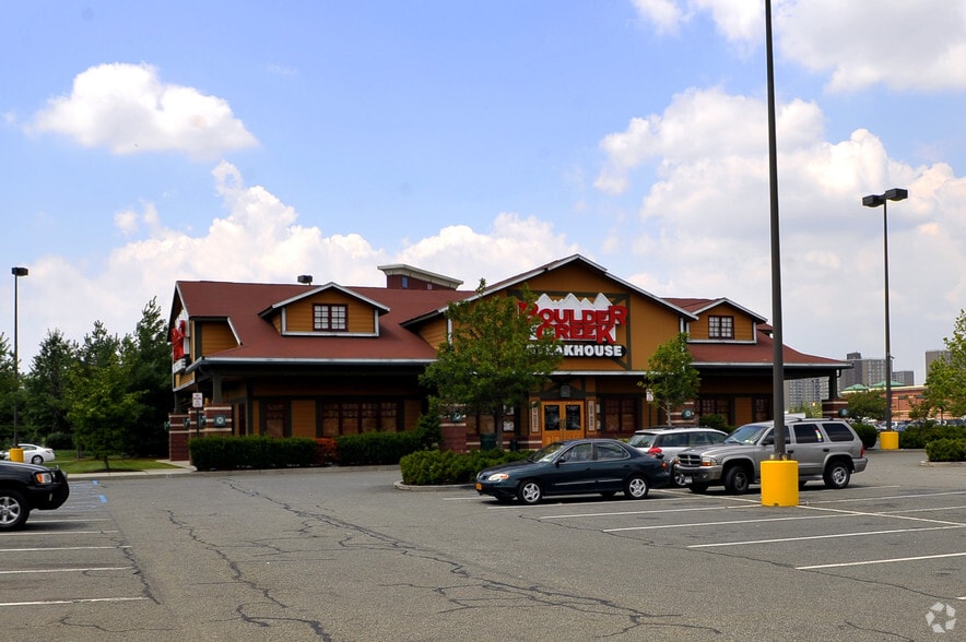 More Photos Of 355 Gateway Dr, Brooklyn Restaurant For Lease