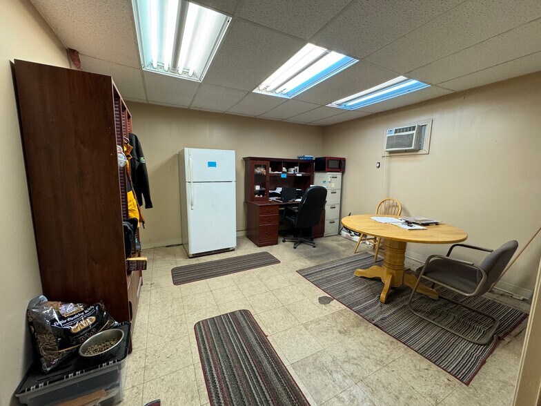 More Photos Of 994 Rhyne Rd, Clover Light Manufacturing For Sale