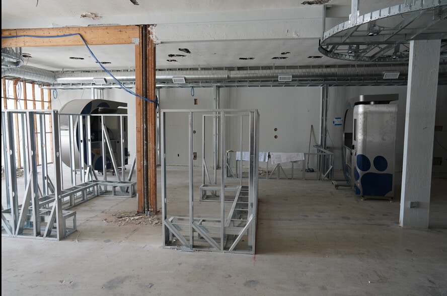 More Photos Of 5622-5624 La Jolla Blvd, La Jolla Storefront Retail Residential For Sale